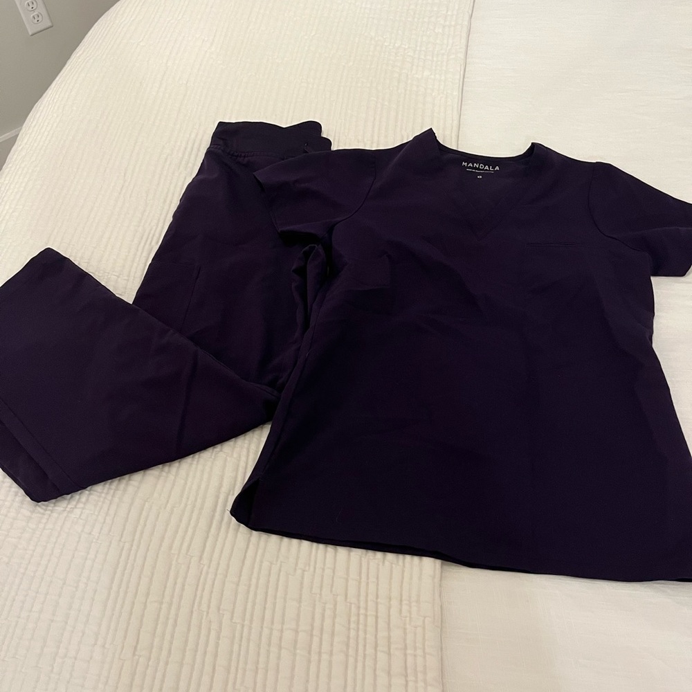 Mandala purple scrub set